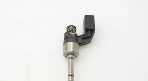 Volkswagen Golf VI Fuel injector 03C906036F
