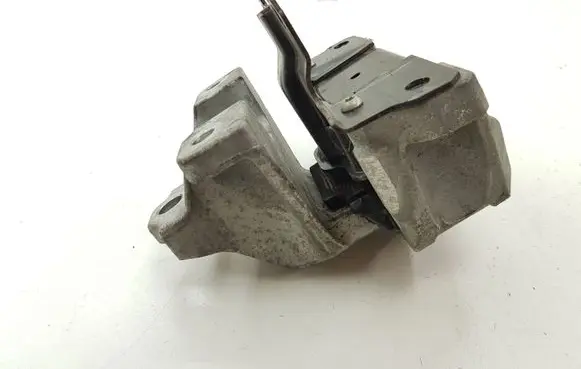 Mitsubishi Outlander Engine mount bracket