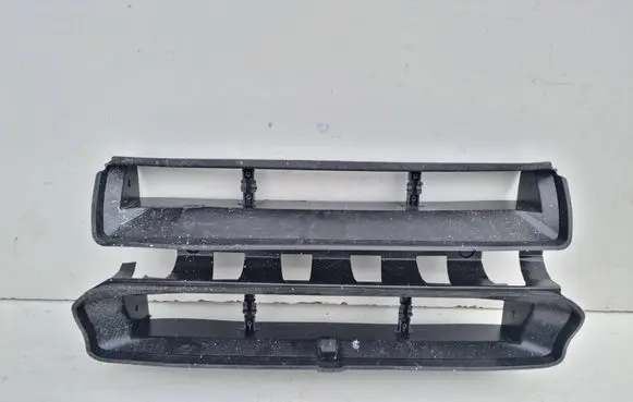Land Rover Defender Intercooler air guide/duct channel L8B2001A04 Land Rover Defender 20- wlot kierownica powietrza