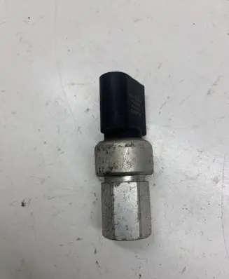 Volkswagen PASSAT B6 Air conditioning (A/C) pressure sensor 1K0959126A