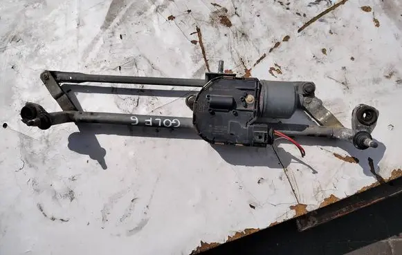 Volkswagen Golf VI Front wiper linkage and motor 5K1955023