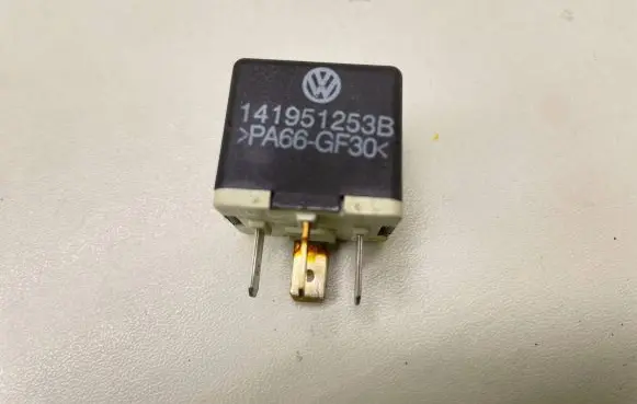 Skoda Fabia Mk2 (5J) Other relay 141951253B