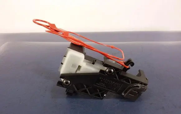 Mercedes-Benz E W212 Holder (bracket) A2048200072