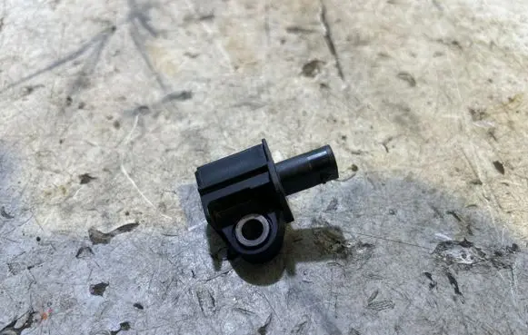 Chrysler Pacifica Airbag deployment crash/impact sensor 68245079AA 019F8 53328371