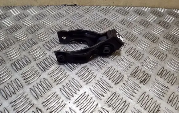 Citroen DS4 Engine mounting bracket
