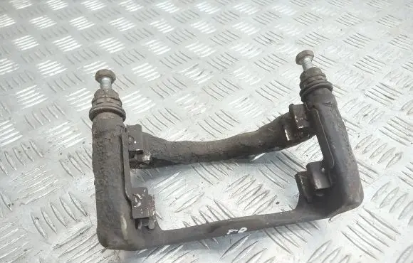 BMW 1 E82 E88 Front Brake Caliper Pad/Carrier 