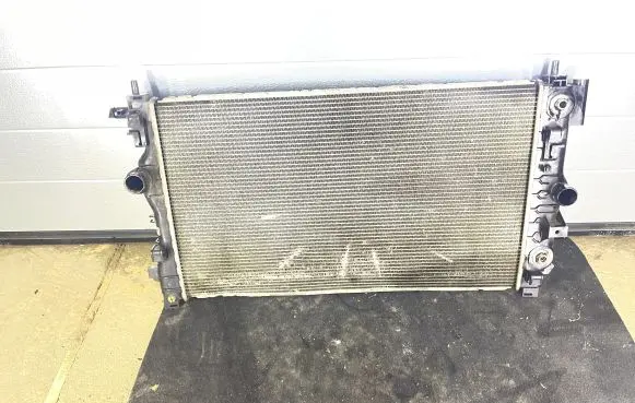 Opel Astra J Coolant radiator 13310787