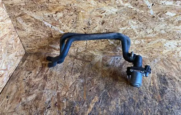 Mercedes-Benz E W124 Coolant heater control valve 1147412015