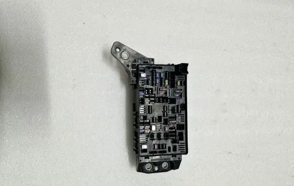 Jeep Grand Cherokee WL Fuse module 68347016AD
