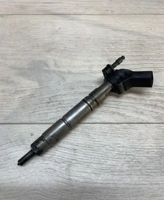 Mercedes-Benz R W251 Fuel injector A642070 6MBD4L 071110