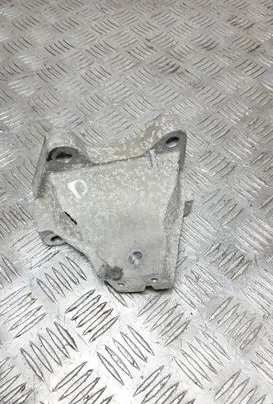 Jeep Grand Cherokee Engine mounting bracket