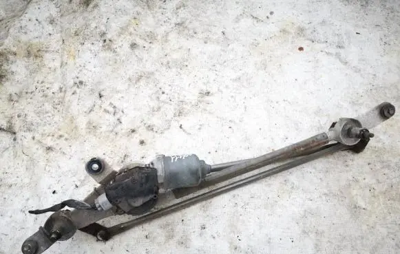 Suzuki Grand Vitara II Front wiper linkage and motor