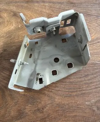Renault Master III Fender mounting bracket 631429931R