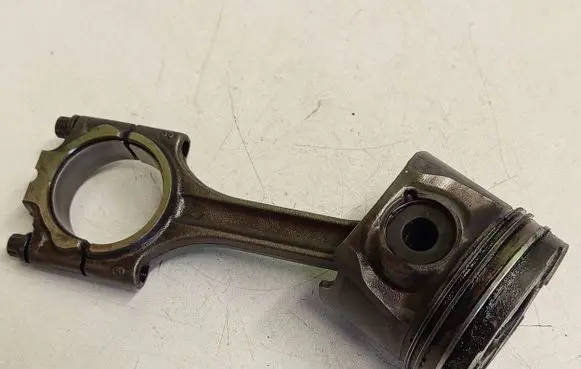 Volvo V70 Piston with connecting rod