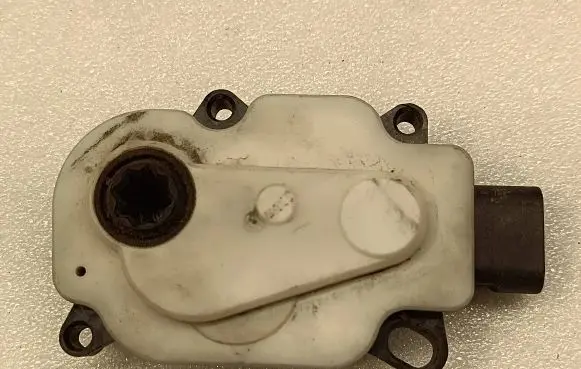 BMW 5 F10 F11 Radiator active air flap actuator 6466R151 13000P03492