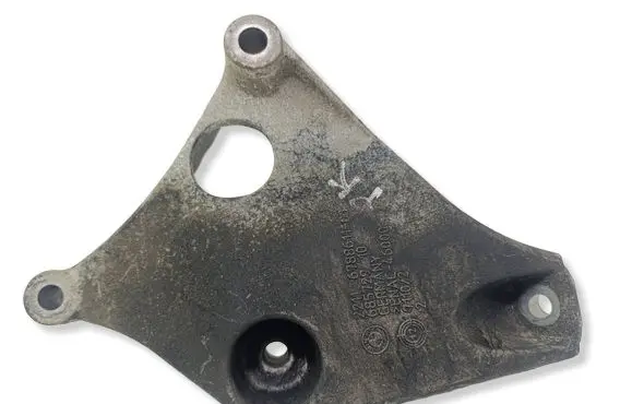 BMW 1 F20 F21 Engine mounting bracket 6788611
