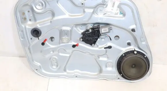 Hyundai i30 Front window lifting mechanism without motor 824502R000