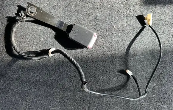 Toyota Corolla Verso AR10 Front seatbelt buckle E034501 S480