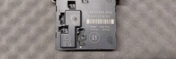 Mercedes-Benz CLS C219 Door control unit/module 2198200326