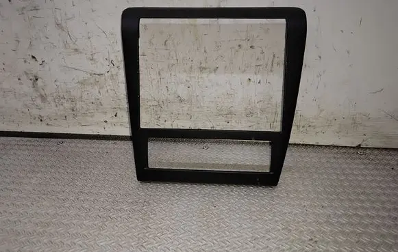 Radio/GPS head unit trim