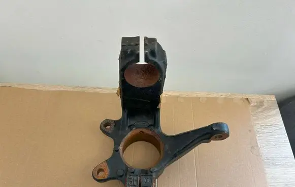 Ford Mondeo Mk III Front wheel hub spindle knuckle 1S7J3K170A1G 1763058