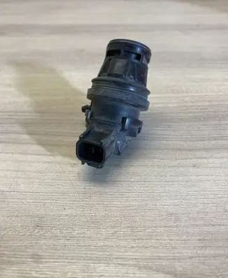 Mazda 3 I Windscreen/windshield washer pump 8603109120