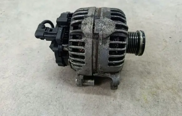 Skoda Octavia Mk2 (1Z) Generator/alternator 03C903023A