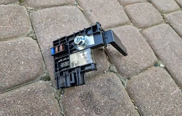 Toyota Camry VIII XV70 Battery relay fuse OPELCZESCI.com-D81