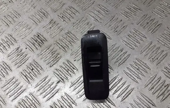 Nissan Primera Quarter vent window switch 25411-AV600