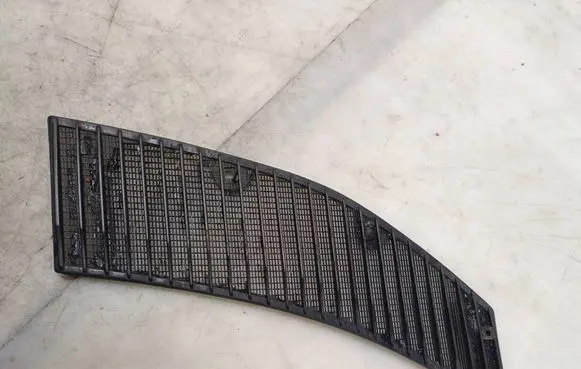 Mercedes-Benz W123 Bonnet/hood grill 1238360265
