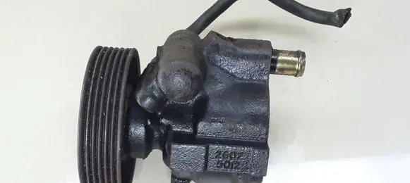 Renault Laguna I Power steering pump 7700823735F 7700823794B 26026915