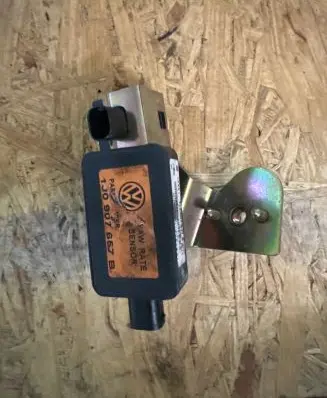 Volkswagen New Beetle ESP acceleration yaw rate sensor 1J0907657B