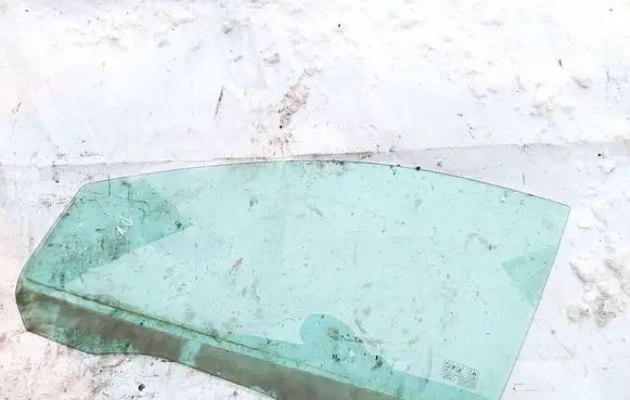 Ford Focus Front door window glass four-door AS2