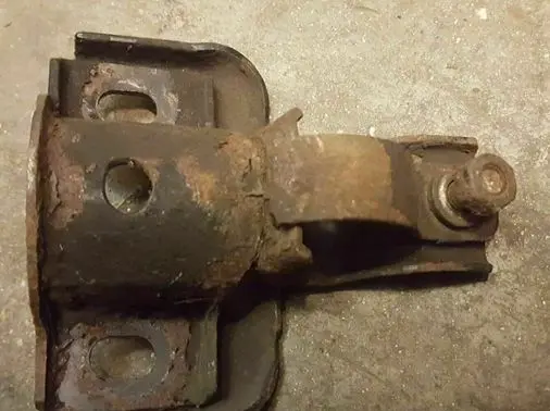 Volkswagen Jetta I Sway bar bush bracket, front 171411331