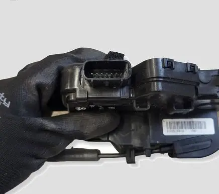 KIA Sportage Rear door lock 814203U010