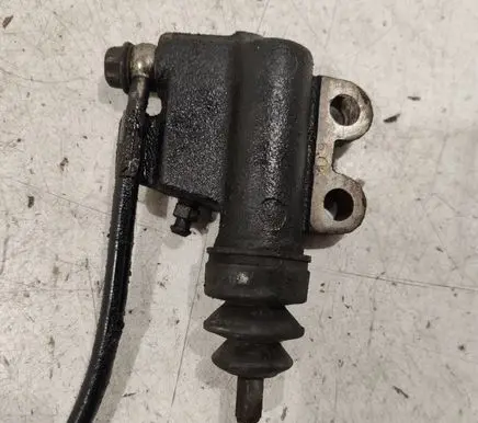 Clutch slave cylinder