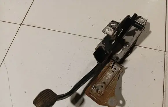 Ford Focus C-MAX Clutch pedal 3M512467AN 3M51-2467-AN