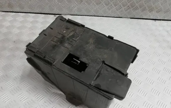 Peugeot 3008 I Battery box tray 