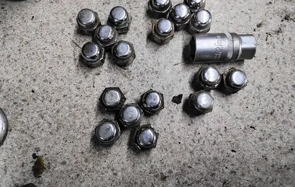Nissan Almera Tino Nuts/bolts