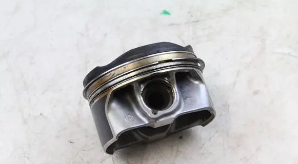 BMW M4 F82 F83 Piston 11258089405 8089405