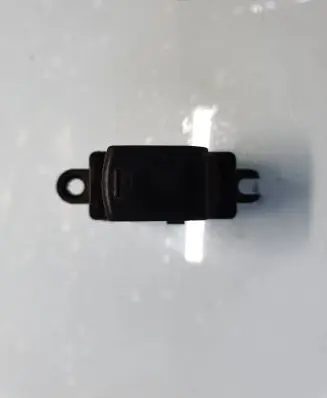 Nissan Qashqai Electric window control switch 3828