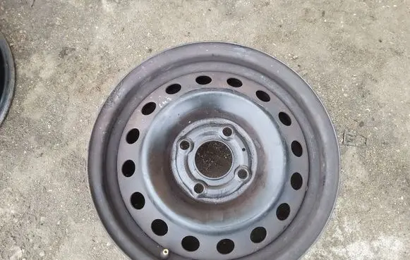 Nissan Almera N16 R15 steel rim 403002F815