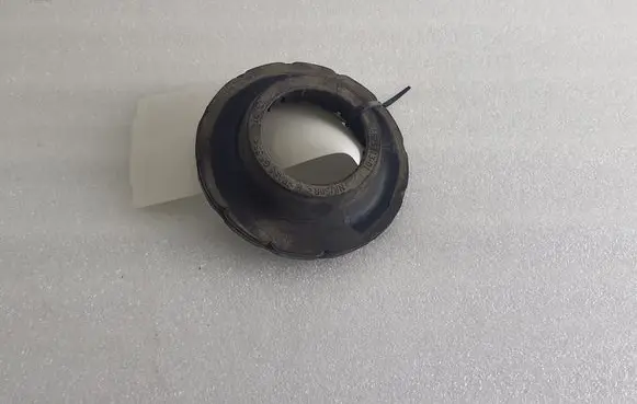 Mini Cooper Countryman F60 Rear coil spring rubber mount 6875113