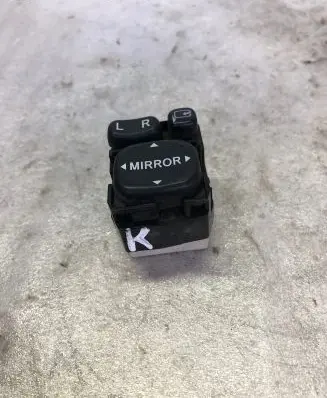 Lexus IS 220D-250-350 Wing mirror switch 183575
