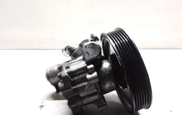 BMW 5 E60 E61 Power steering pump 7697974