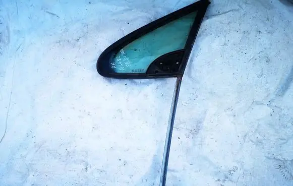 Peugeot 307 Front door vent window glass four-door 
