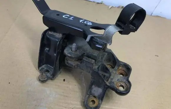 Peugeot 107 Engine mount vacuum valve 