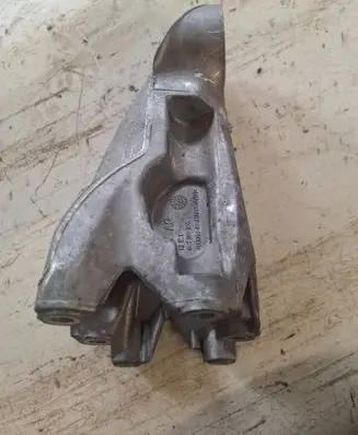 Volkswagen Touareg II Engine mounting bracket 03H199308