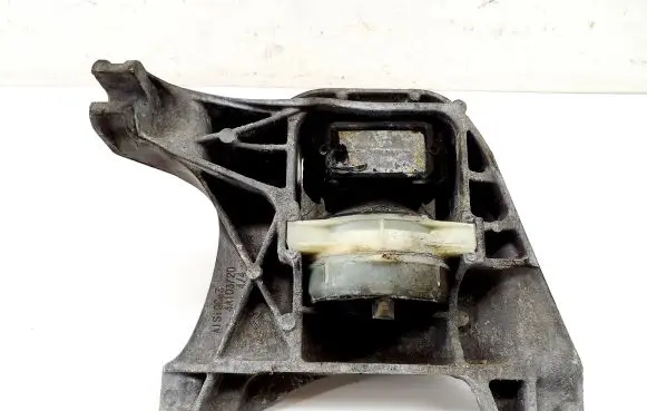Peugeot 308 Engine mount bracket 4A103720 4A100160