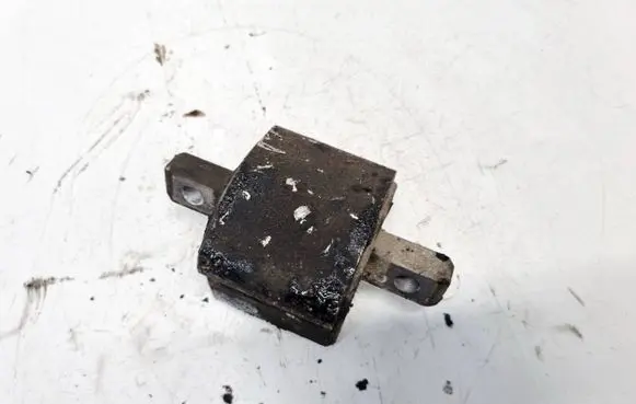 Mercedes-Benz C W203 Engine mount bracket